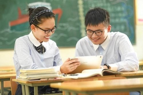 专注智慧教育多年，科大讯飞学习机用实力验证AI体验